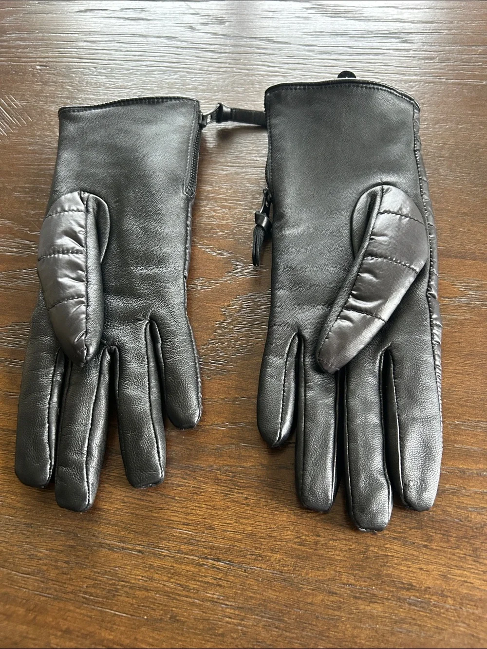 UGG Metallic Gunmetal Quilted Gloves NWOT